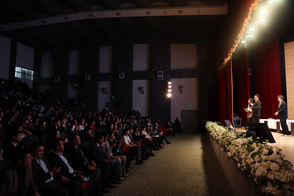 photo_5424852623715669687_w